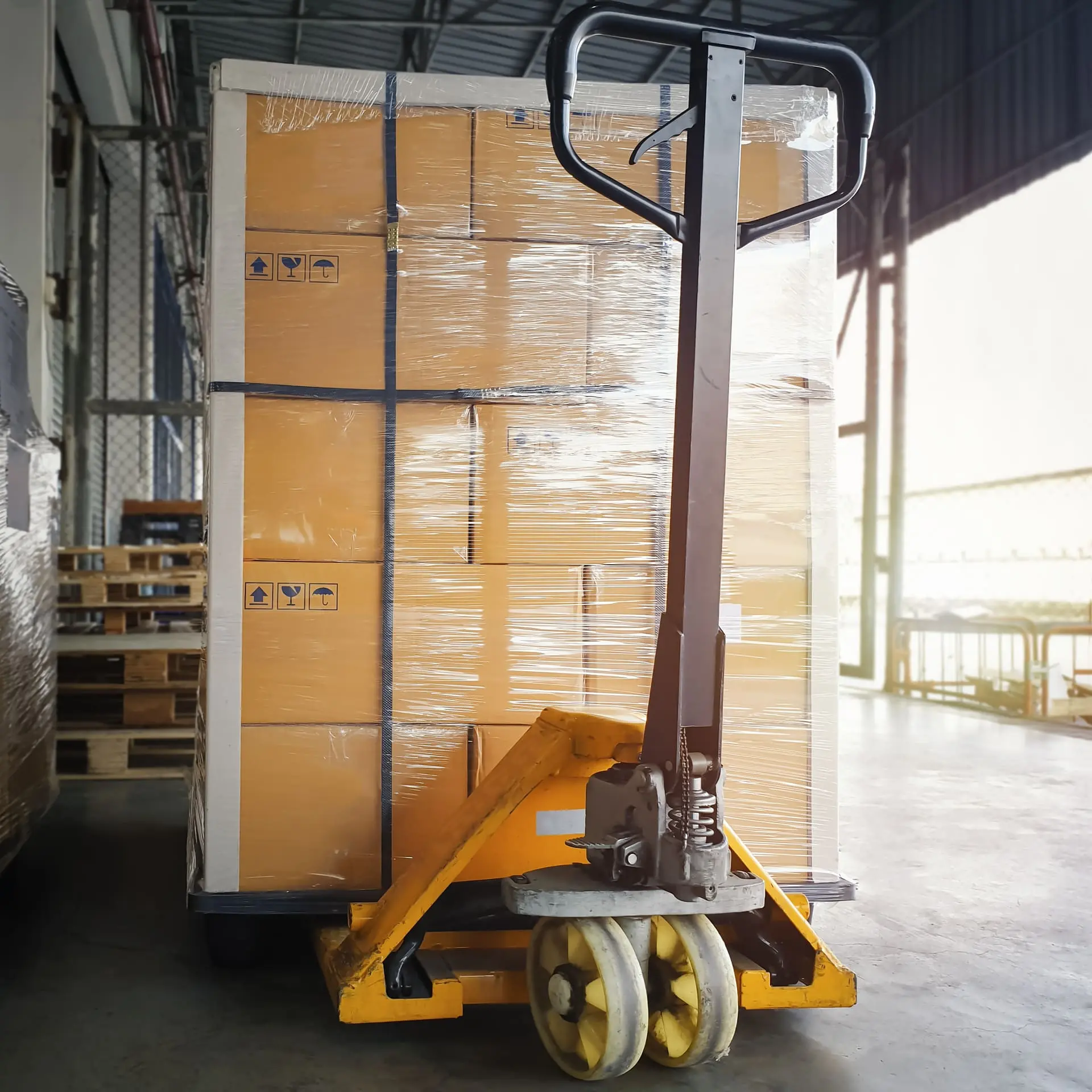 Palette sur un transpalette manuel